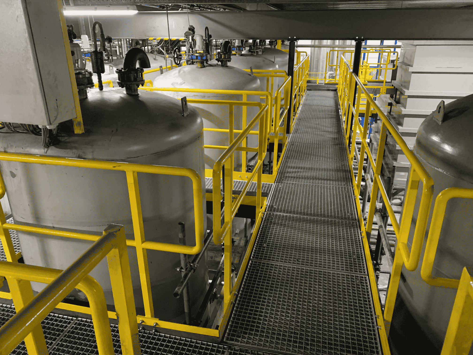 Hangbordes opslagtanks